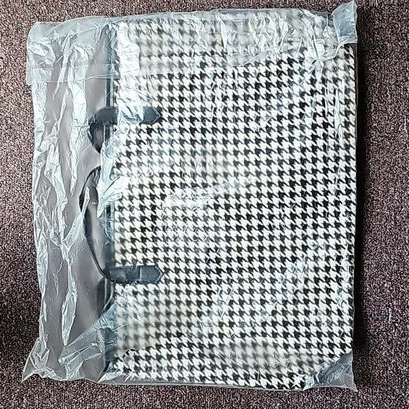 1 black trim leopard print purse is the only one available - Picture 3 of 6